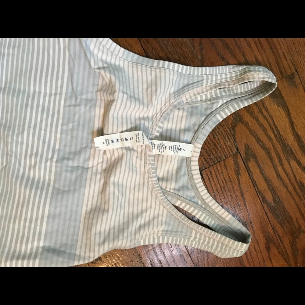 Lulu lemon tank size 2 never worn